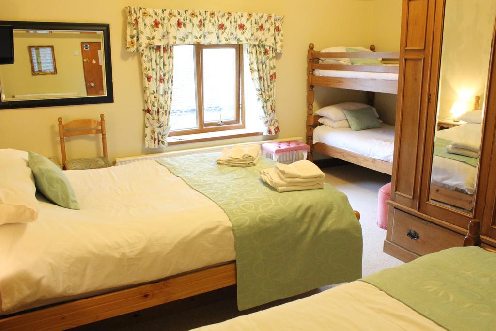 Middle Farm Bed And Breakfast Leek Room photo